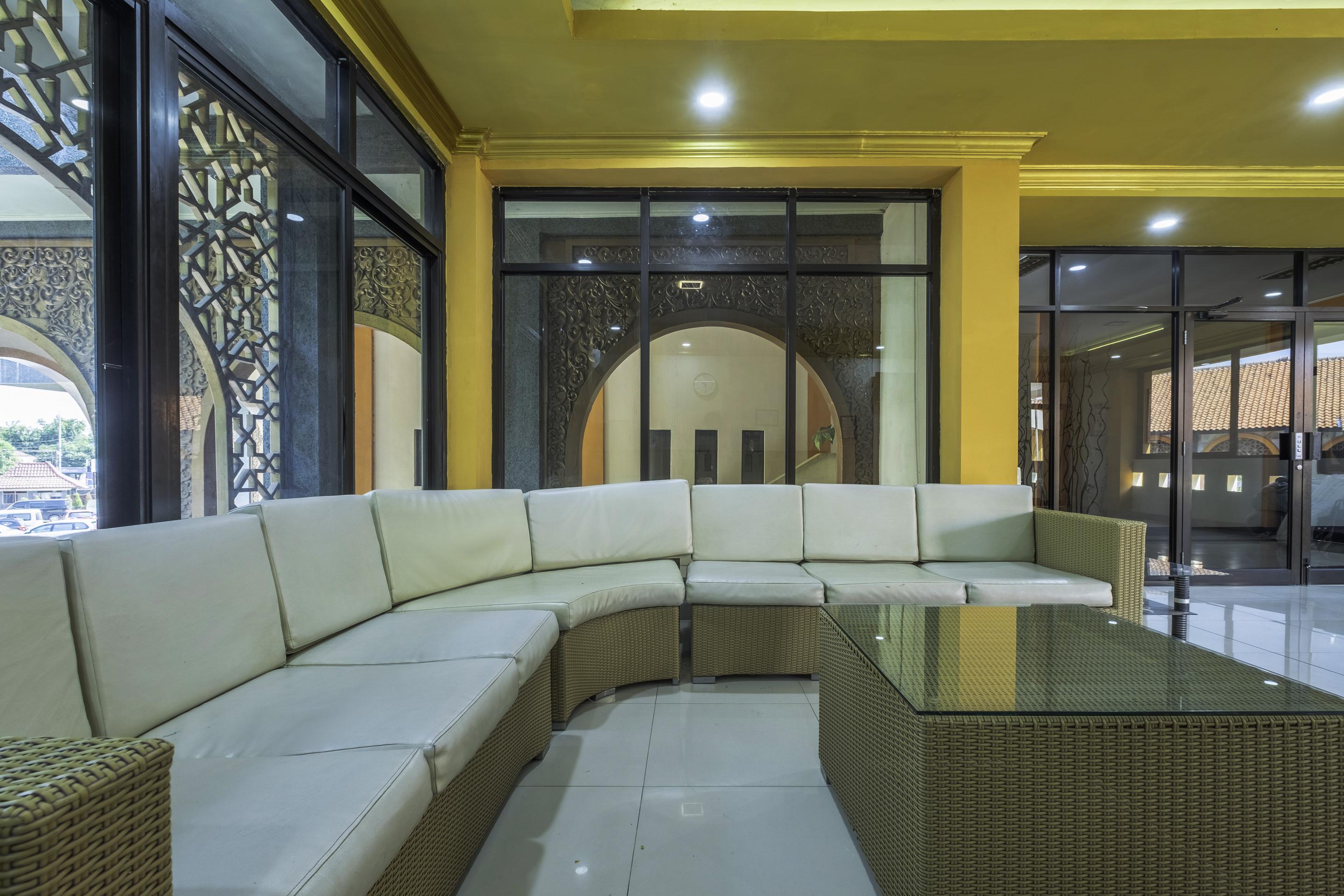OYO 2132 Pondok Avicenna Cirebon Esterno foto