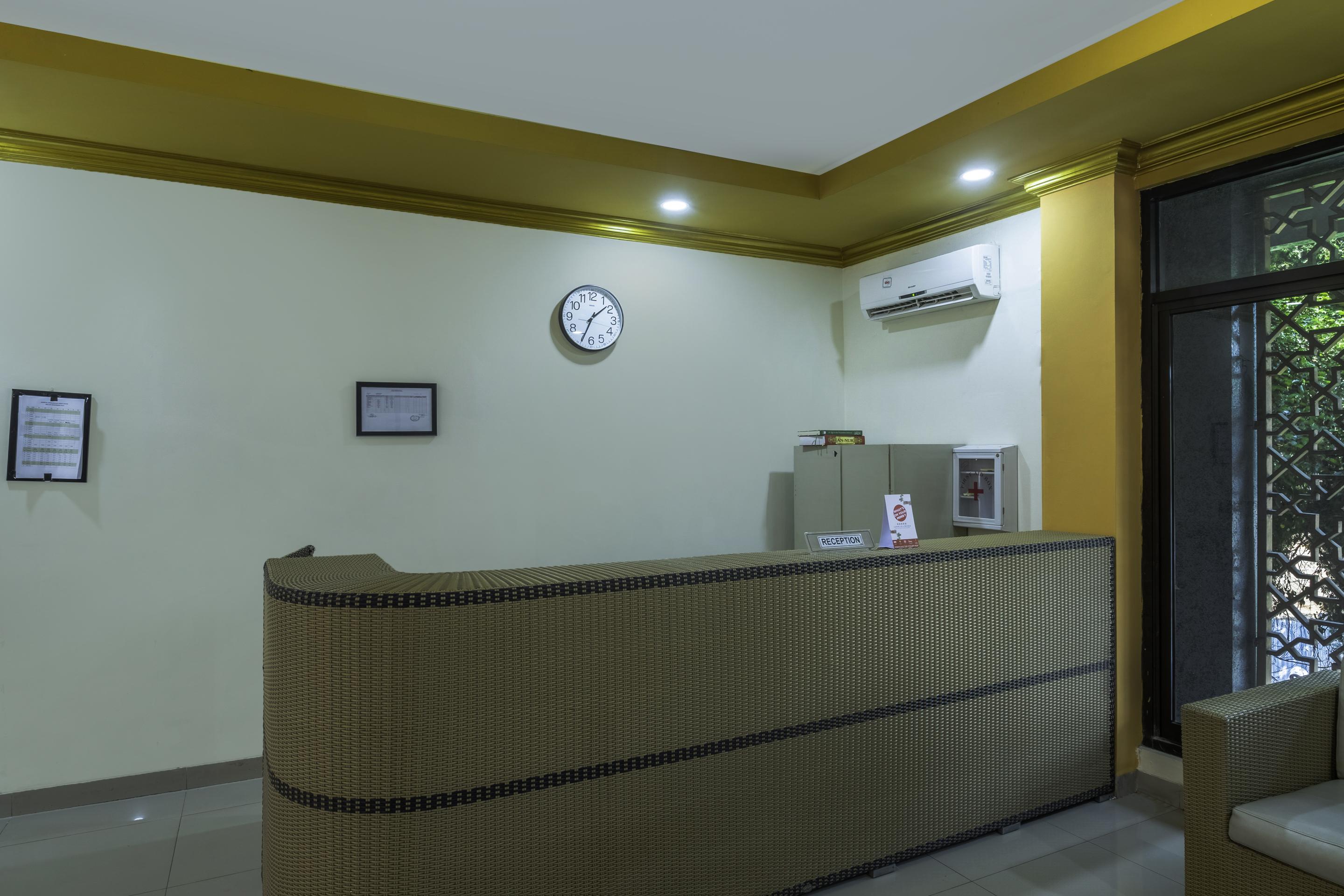 OYO 2132 Pondok Avicenna Cirebon Esterno foto