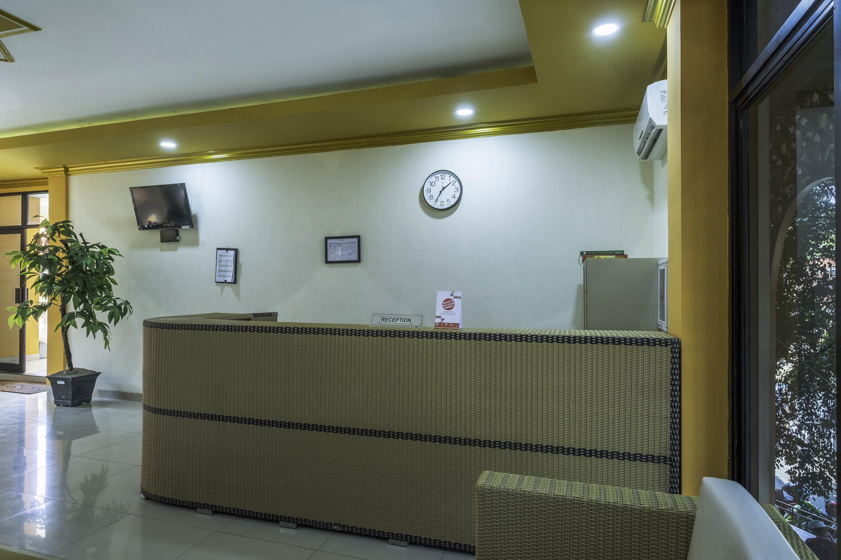OYO 2132 Pondok Avicenna Cirebon Esterno foto